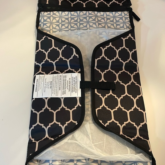 2/$30 Never Used Skip Hop Portable Changing Pad Station Clutch Bag - Picture 12 of 15